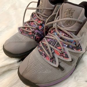 Nike Kyrie Irving graffiti sneaker size 2youth